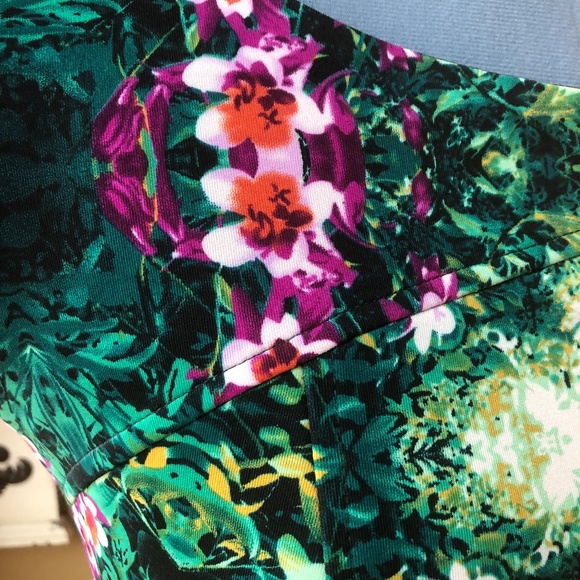 Cynthia Crowley Size 4 Bodycon Floral Dress - Picture 5 of 6